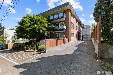 845 NE 125th St #404, Seattle, WA 98125