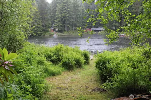 291 Collins Lake Dr, Belfair, WA 98528