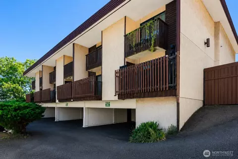 216 SW 154th St #3, Burien, WA 98166
