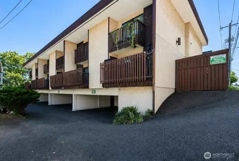 216 SW 154th St #3, Burien, WA 98166