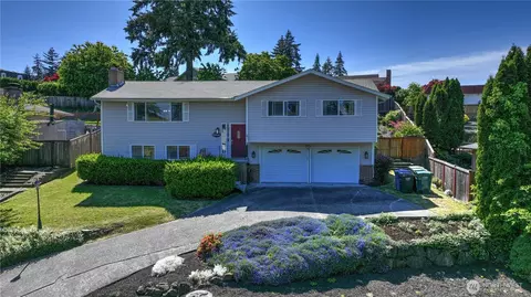 1222 Palm Dr, Fircrest, WA 98466