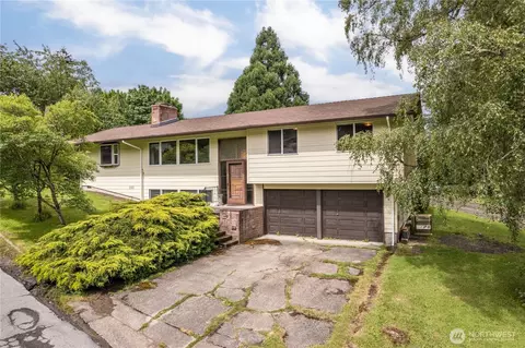 111 Canyon View Dr, Longview, WA 98632