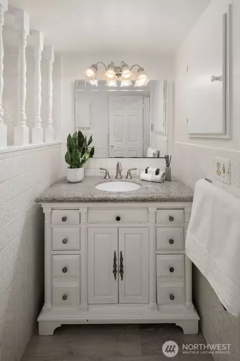 Bath - 528 Wetmore Ave, Everett, WA 98201 photo 2 of 3
