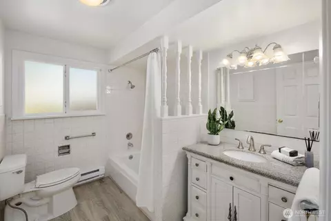 Bath - 528 Wetmore Ave, Everett, WA 98201 photo 1 of 3