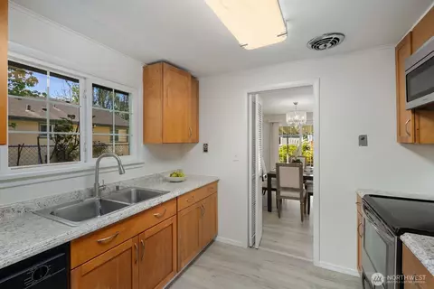Kitchen - 528 Wetmore Ave, Everett, WA 98201 photo 2 of 3