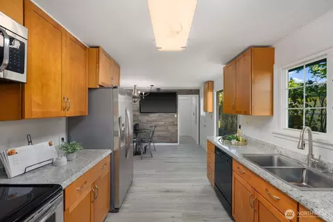 Kitchen - 528 Wetmore Ave, Everett, WA 98201 photo 3 of 3