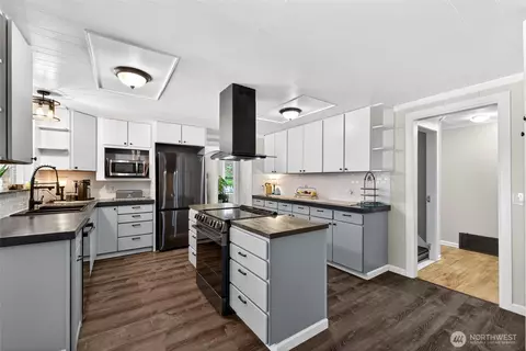 Kitchen - 22814 46th Ave E, Spanaway, WA 98387 photo 3 of 4