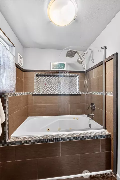 Bath - 22814 46th Ave E, Spanaway, WA 98387 photo 2 of 4