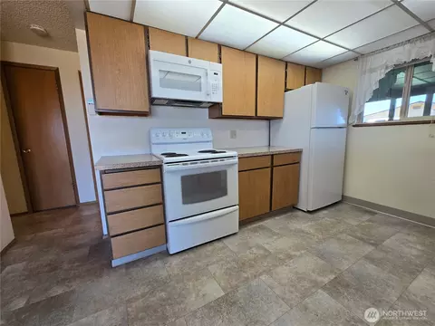 Kitchen - 1301 S 3rd Ave #5D, Sequim, WA 98382 photo 1 of 5