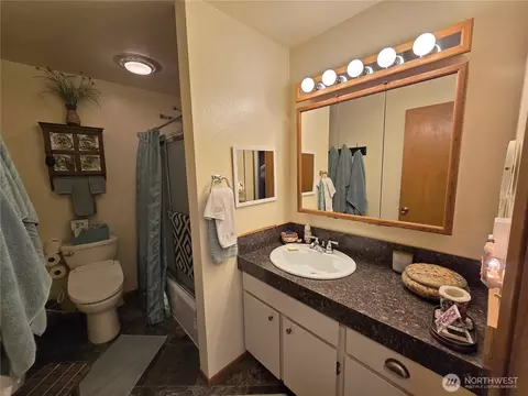 Bath - 1301 S 3rd Ave #5D, Sequim, WA 98382 photo 2 of 2