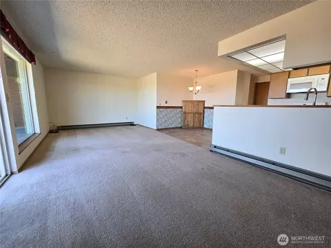 Living - 1301 S 3rd Ave #5D, Sequim, WA 98382 photo 3 of 5