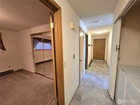 Entry Way - 1301 S 3rd Ave #5D, Sequim, WA 98382 photo 3 of 3