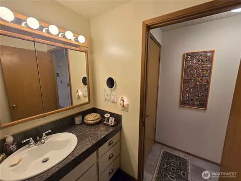 Bath - 1301 S 3rd Ave #5D, Sequim, WA 98382 photo 1 of 2