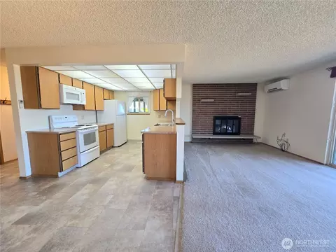 Kitchen - 1301 S 3rd Ave #5D, Sequim, WA 98382 photo 5 of 5
