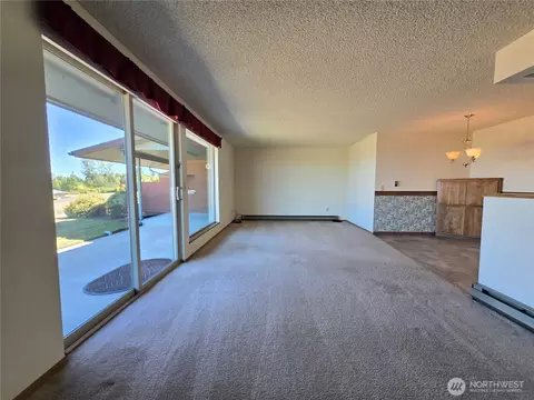 Living - 1301 S 3rd Ave #5D, Sequim, WA 98382 photo 2 of 5