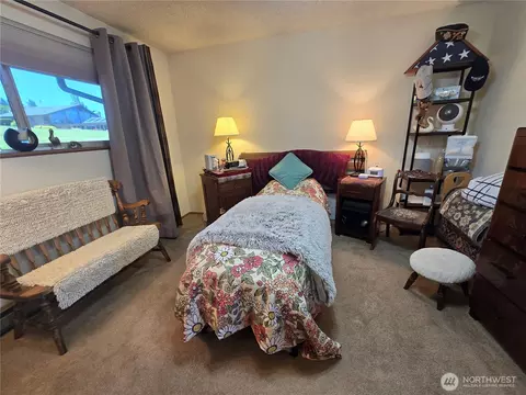 Bedroom - 1301 S 3rd Ave #5D, Sequim, WA 98382 photo 2 of 3