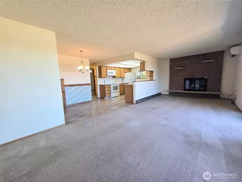 Living - 1301 S 3rd Ave #5D, Sequim, WA 98382 photo 4 of 5