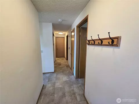 Entry Way - 1301 S 3rd Ave #5D, Sequim, WA 98382 photo 2 of 3