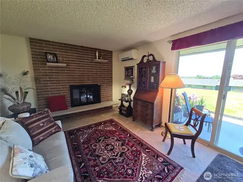 Living - 1301 S 3rd Ave #5D, Sequim, WA 98382 photo 2 of 3