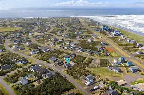 1255 Channel Ave SW, Ocean Shores, WA 98569