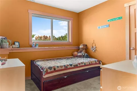 Bedroom - 419 Bigelow St, Twisp, WA 98856 photo 2 of 3