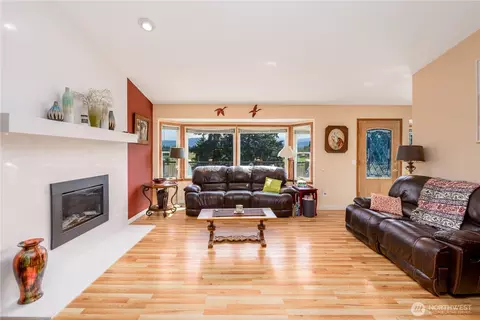 Living - 231 Madrona Ter, Sequim, WA 98382 photo 2 of 4