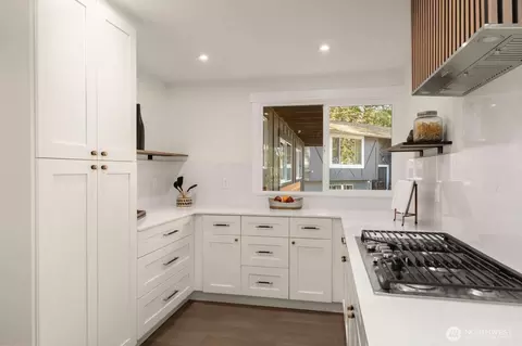 Kitchen - 10811 NE 154th Ct, Bothell, WA 98011 photo 3 of 5