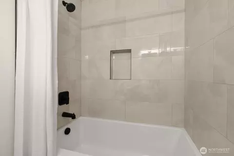 Bath - 10811 NE 154th Ct, Bothell, WA 98011 photo 2 of 4