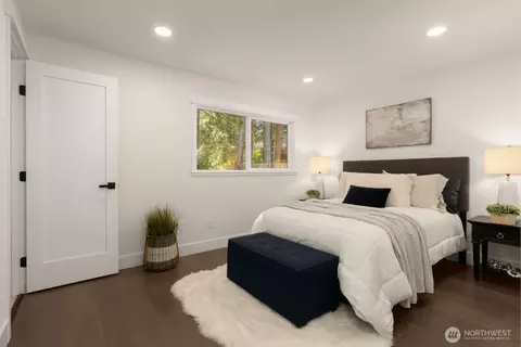 Bedroom - 10811 NE 154th Ct, Bothell, WA 98011 photo 2 of 4