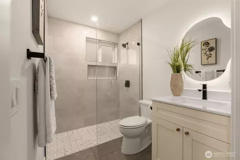 Bath - 10811 NE 154th Ct, Bothell, WA 98011 photo 4 of 4