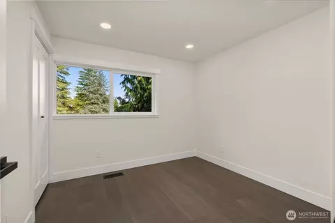 Bedroom - 10811 NE 154th Ct, Bothell, WA 98011 photo 1 of 4
