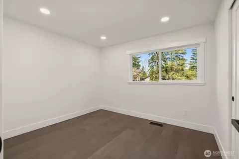 Bedroom - 10811 NE 154th Ct, Bothell, WA 98011 photo 3 of 4