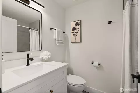Bath - 10811 NE 154th Ct, Bothell, WA 98011 photo 1 of 4