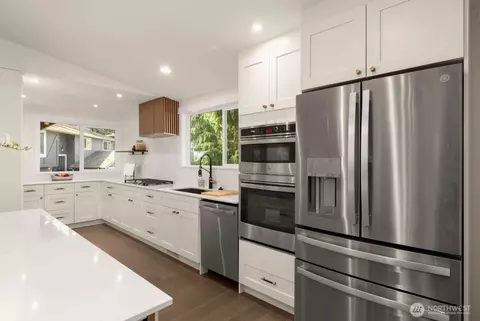 Kitchen - 10811 NE 154th Ct, Bothell, WA 98011 photo 2 of 5