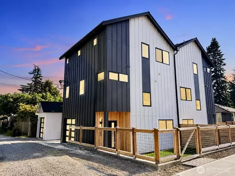 4709 SW Hinds St, Seattle, WA 98116