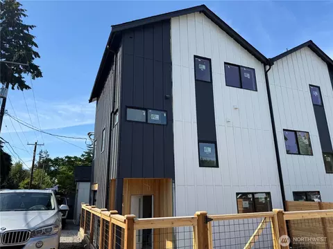 4709 SW Hinds St, Seattle, WA 98116