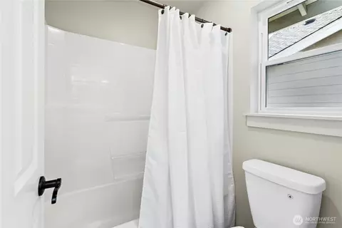 Bath - 22624 43rd Dr SE, Bothell, WA 98021 photo 4 of 4