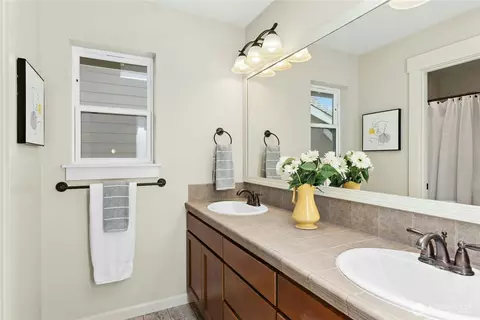 Bath - 22624 43rd Dr SE, Bothell, WA 98021 photo 3 of 4