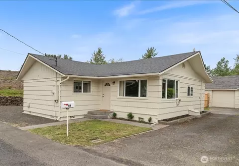 114 Cherry St NW, Castle Rock, WA 98611