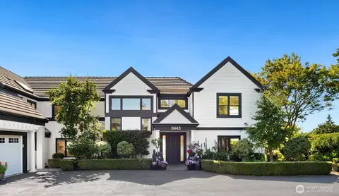 8443 NE 6th St, Medina, WA 98039