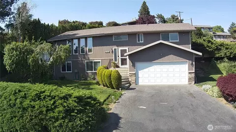 7909 Englewood Crest Dr, Yakima, WA 98908