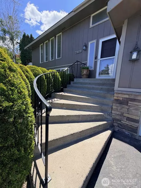 7909 Englewood Crest Dr, Yakima, WA 98908