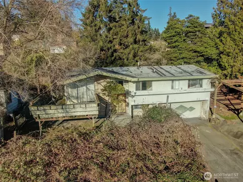 6330 NE 181st St, Kenmore, WA 98028