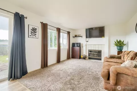 Living - 21908 40th Ave E, Spanaway, WA 98387 photo 3 of 7