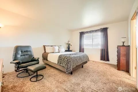 Bedroom - 21908 40th Ave E, Spanaway, WA 98387 photo 2 of 8