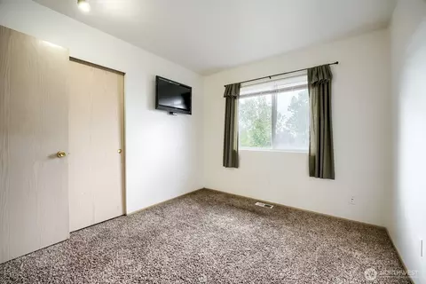 Bedroom - 21908 40th Ave E, Spanaway, WA 98387 photo 6 of 8