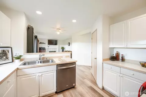 Kitchen - 21908 40th Ave E, Spanaway, WA 98387 photo 4 of 4