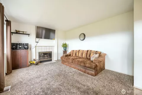 Living - 21908 40th Ave E, Spanaway, WA 98387 photo 4 of 7