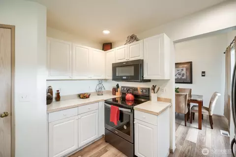 Kitchen - 21908 40th Ave E, Spanaway, WA 98387 photo 1 of 4