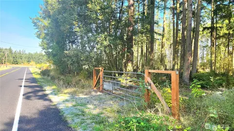 1976 Boon Rd, Oak Harbor, WA 98277